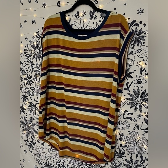 Multi color gold hued plus size sleeveless tank top in like new condition - Picture 6 of 6